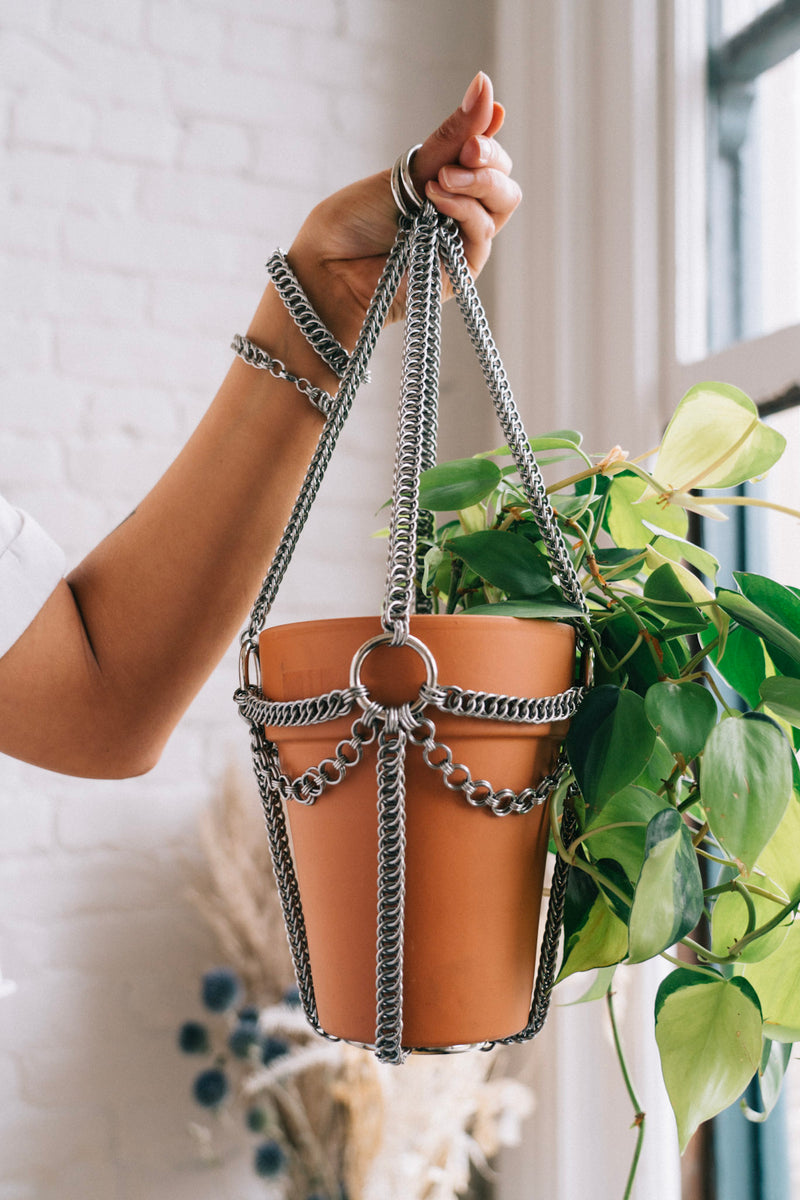 bdsm plant hanger Demeter | Dama de Malla
